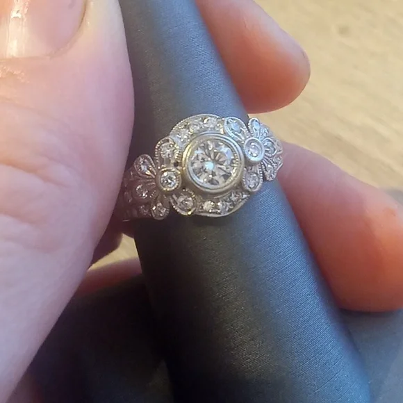 18k white gold diamond ring - Picture 2 of 5